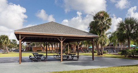 Outdoor pavilion at The Reserves of Melbourne Apartment Homes in Melbourne, FL